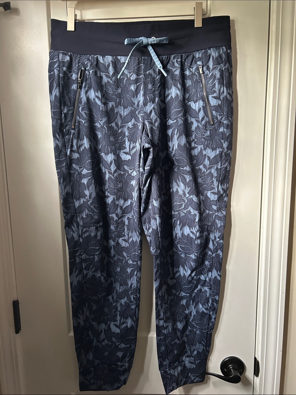 Athleta Navy Floral-Print Jogger Pants